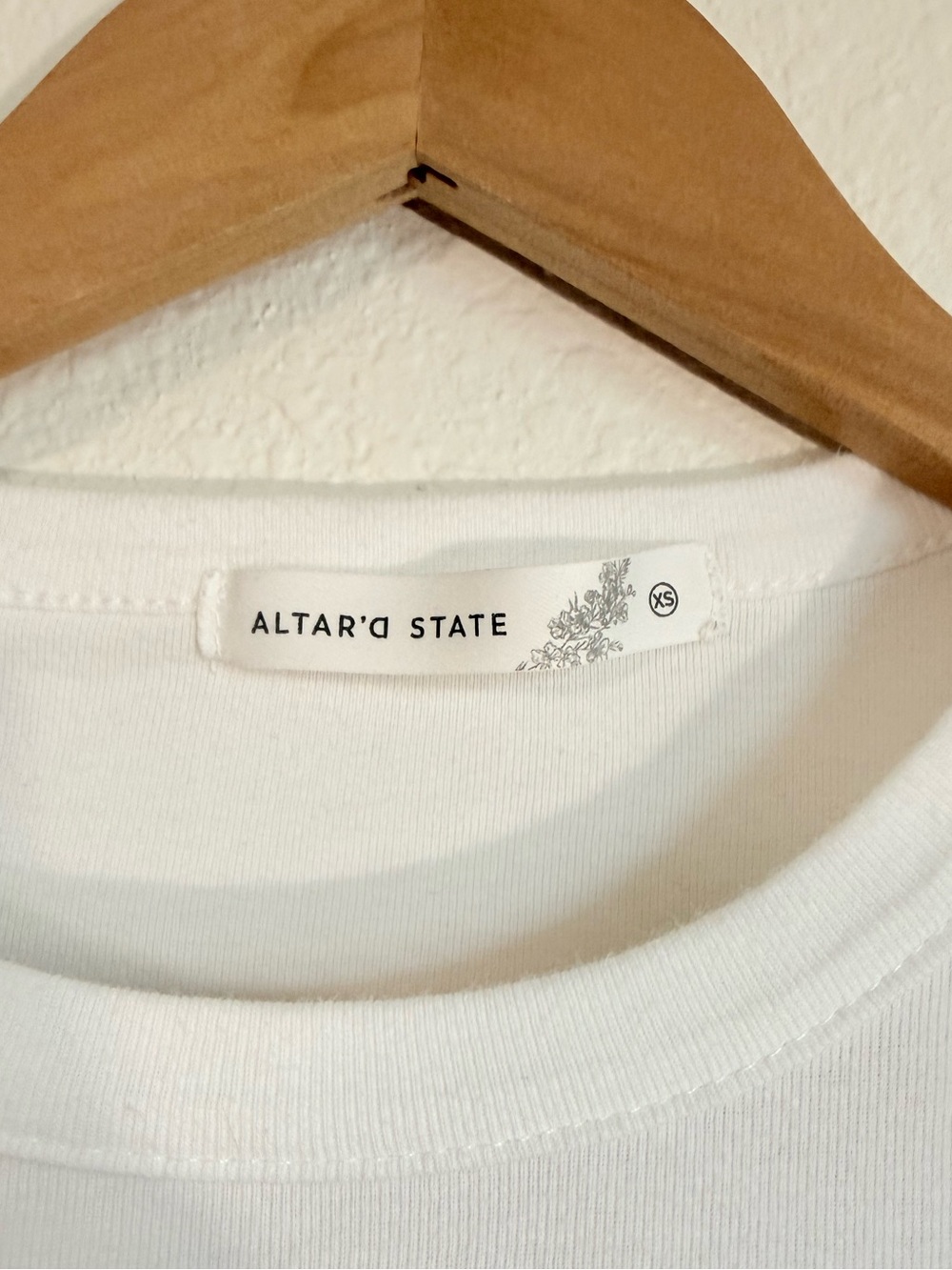 Altar’d State Graphic Cropped Baby Tee Y2K Style Euro Summer Casual - Picture 3 of 4